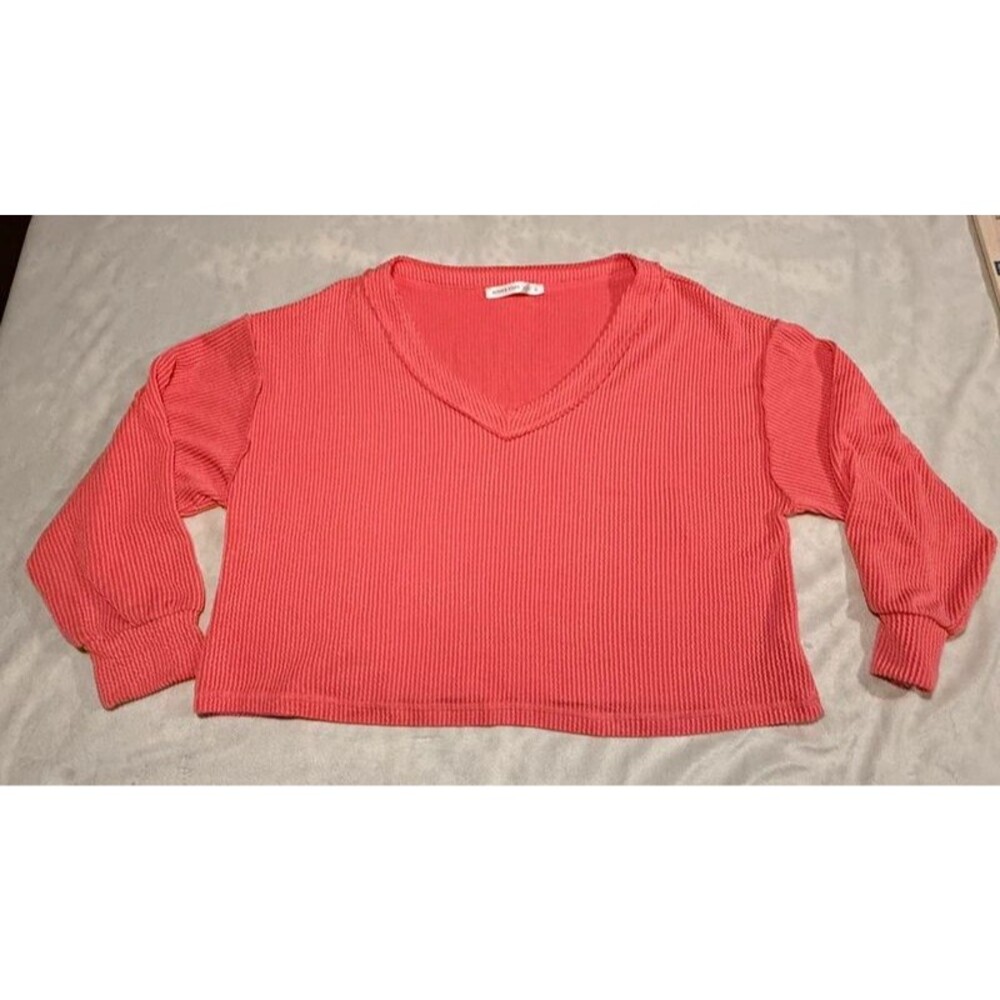 Altar’d State‎ Large Coral Cropped V-Neck Long Sleeve Knit Pullover
